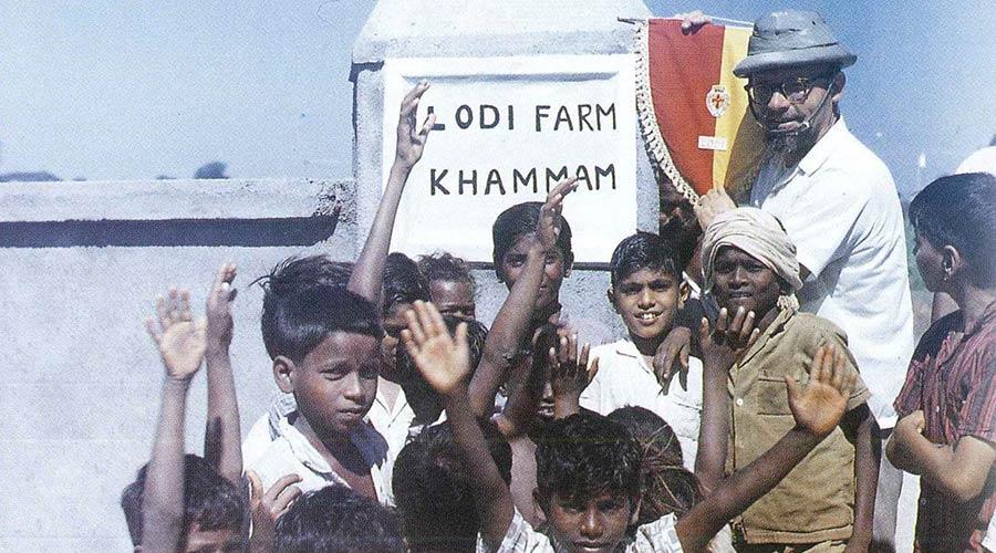 Our first action dates back to 1965: we are in India, Khammam - Lodi Farm. We have built a farm equipping it with livestock, agricultural machinery and irrigation pumps.