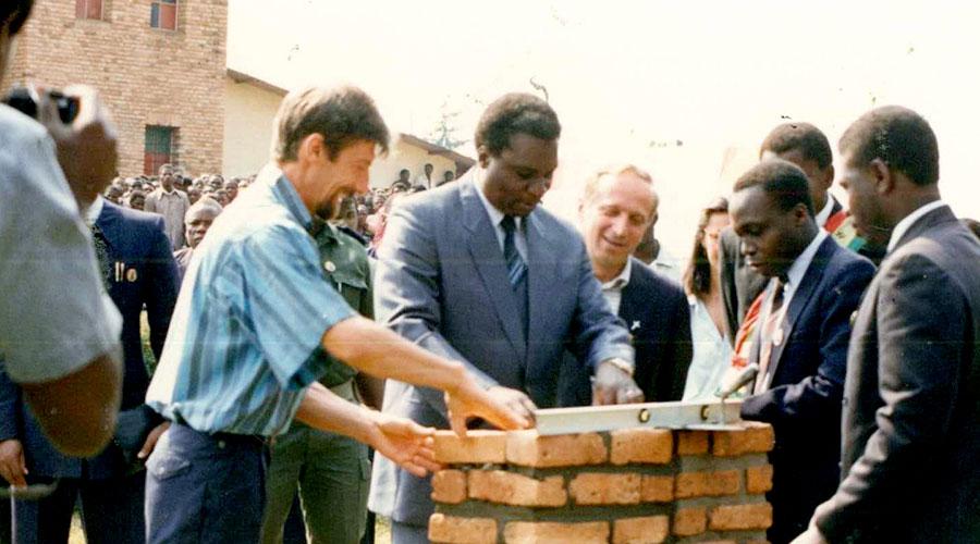 In 1994 we are also present during the dramatic months of the civil war in which our aqueducts continue to function and allow a precious commodity such as water to never fail. After 30 years we are still alongside the Rwandan people with development projects.