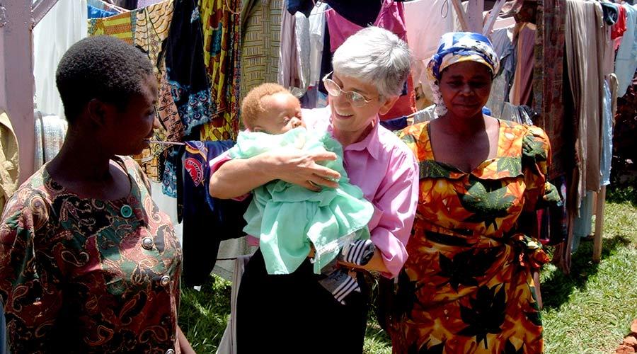 In 2008, our volunteer in Congo Natalina Isella was awarded the "Woman of the Year" award for her commitment alongside girls accused of witchcraft.