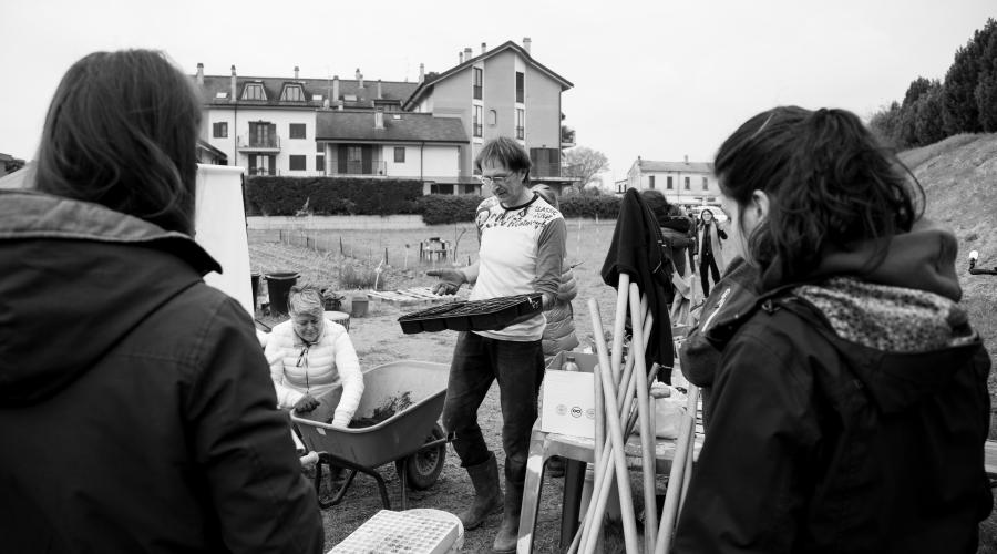 Lavori sul campo insieme ai cittadini (ph:Mirko Cecchi)