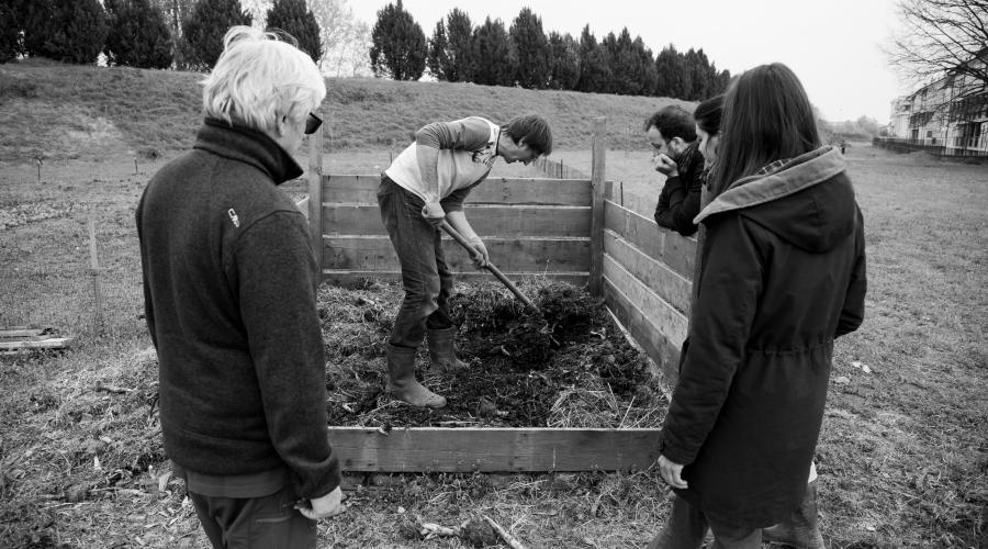 Lavori sul campo insieme ai cittadini (ph:Mirko Cecchi)